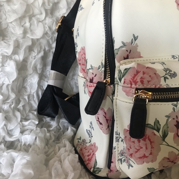 Like Dreams NWT, 🌼 floral print Mini backpack - Picture 2 of 8